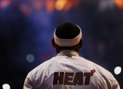 开云体育app-极速逆转，塞恩斯刷新纪录，法拉利力压阿斯顿马丁