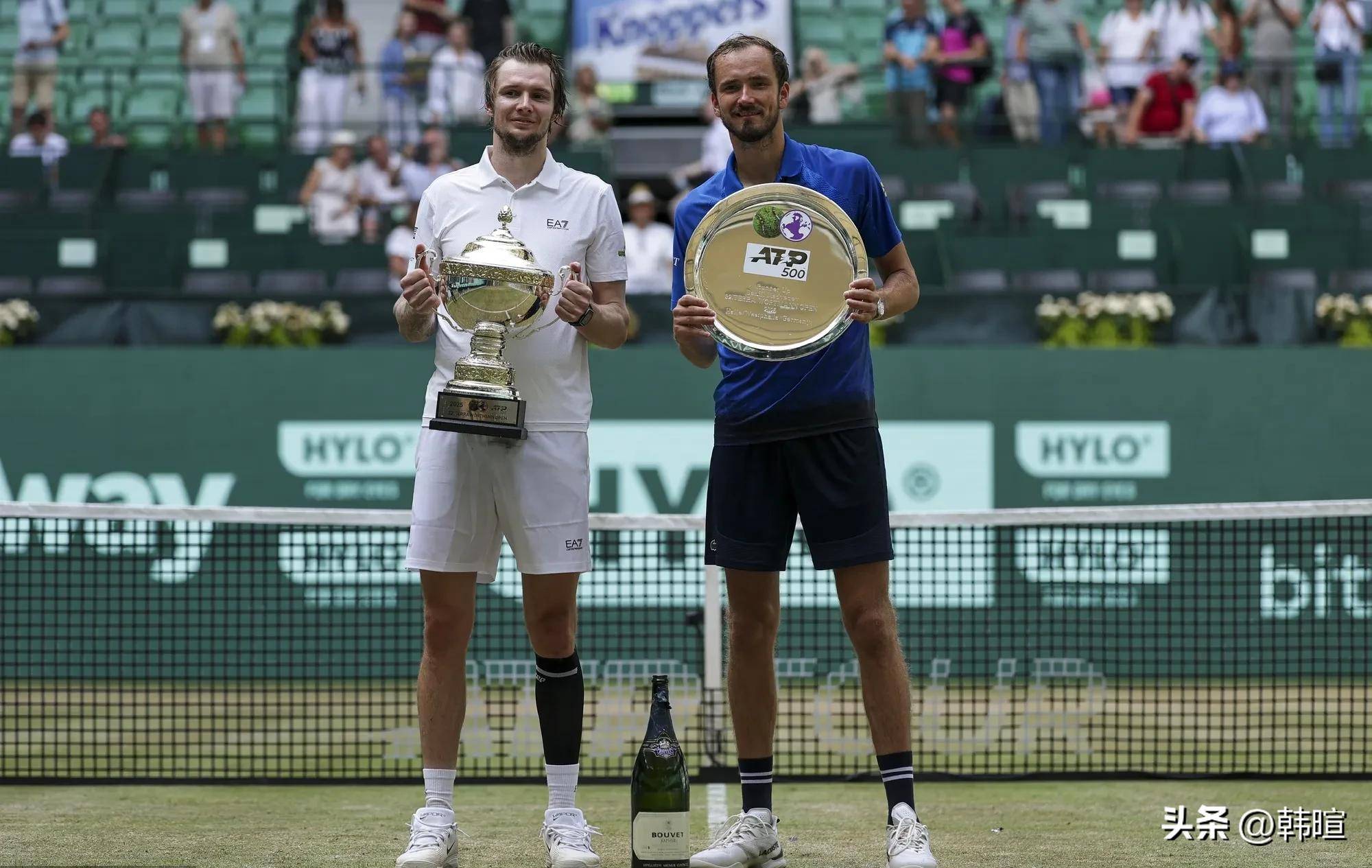 欧洲网球队逆转西班牙网球队,梅德韦杰夫完成帽子戏法 欧洲网球队逆转西班牙网球队,梅德韦杰夫完成帽子戏法