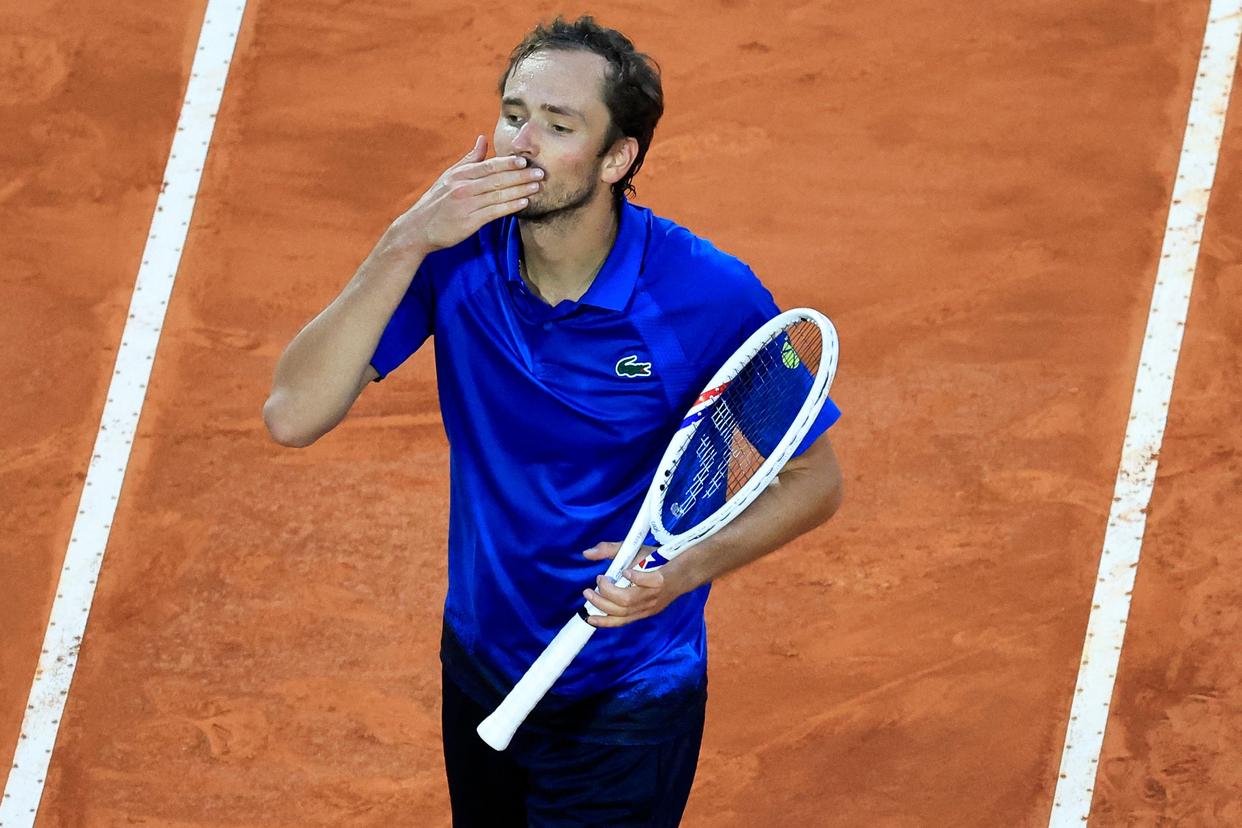 欧洲网球队逆转西班牙网球队,梅德韦杰夫完成帽子戏法 欧洲网球队逆转西班牙网球队,梅德韦杰夫完成帽子戏法