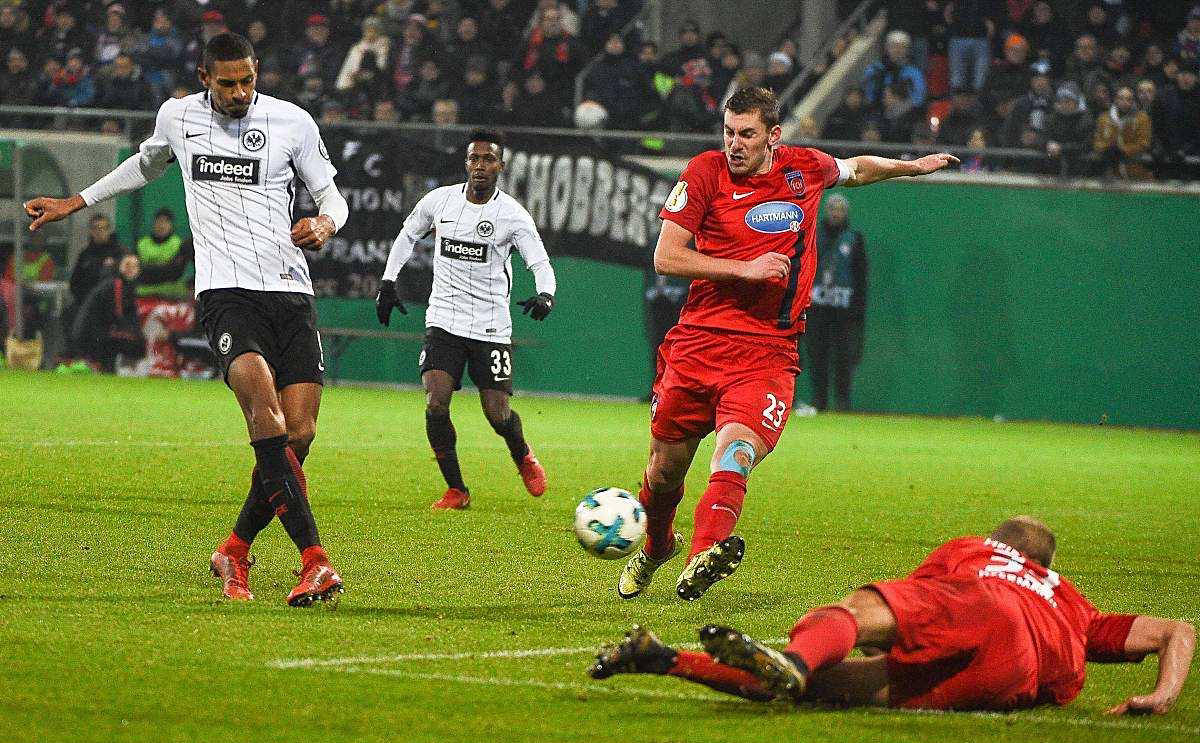 关于不莱梅遭遇客场失利,积分榜下滑的信息 关于不莱梅遭遇客场失利,积分榜下滑的信息