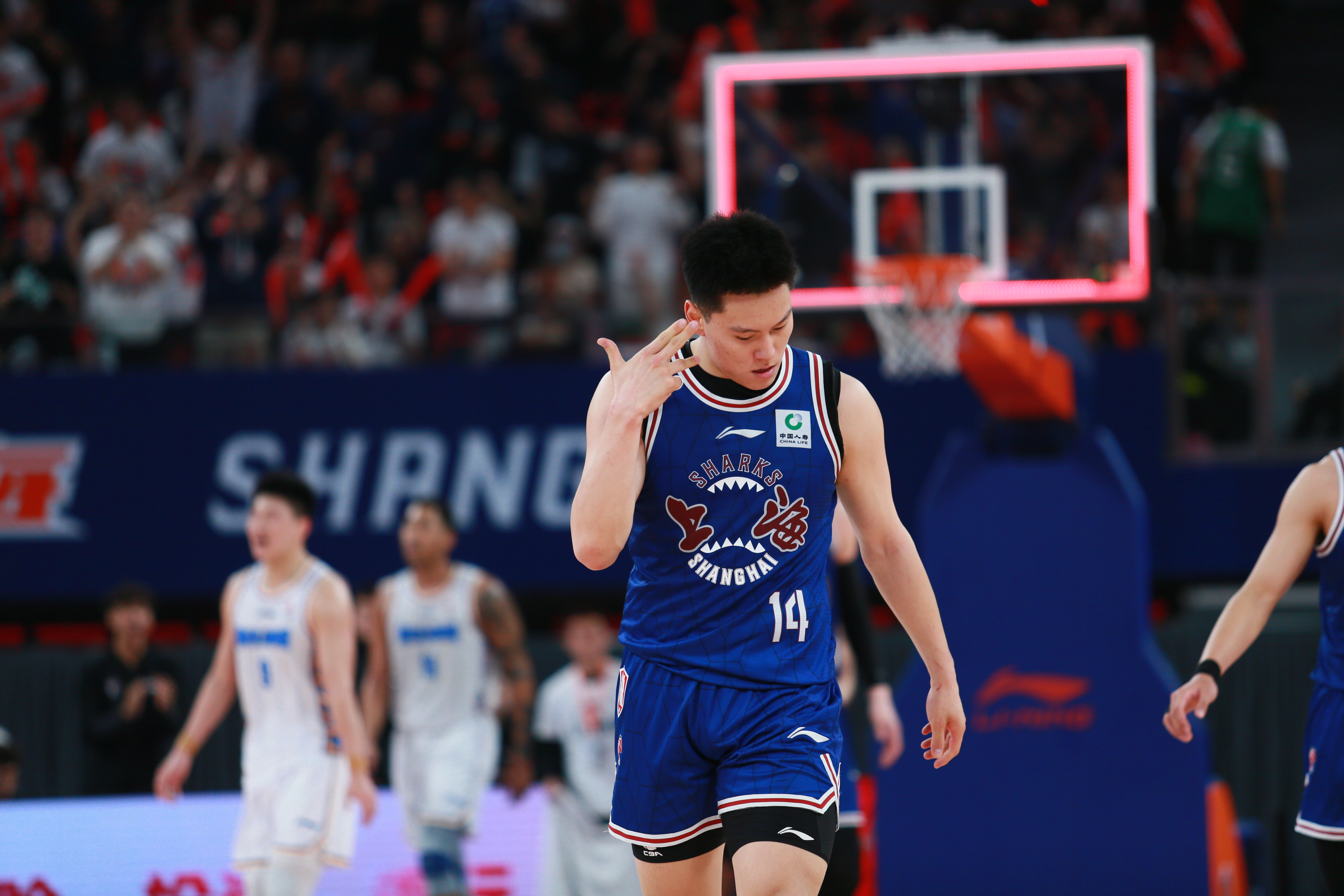 上海男篮在比赛中轻松击败对手的简单介绍 上海男篮在比赛中轻松击败对手的简单介绍