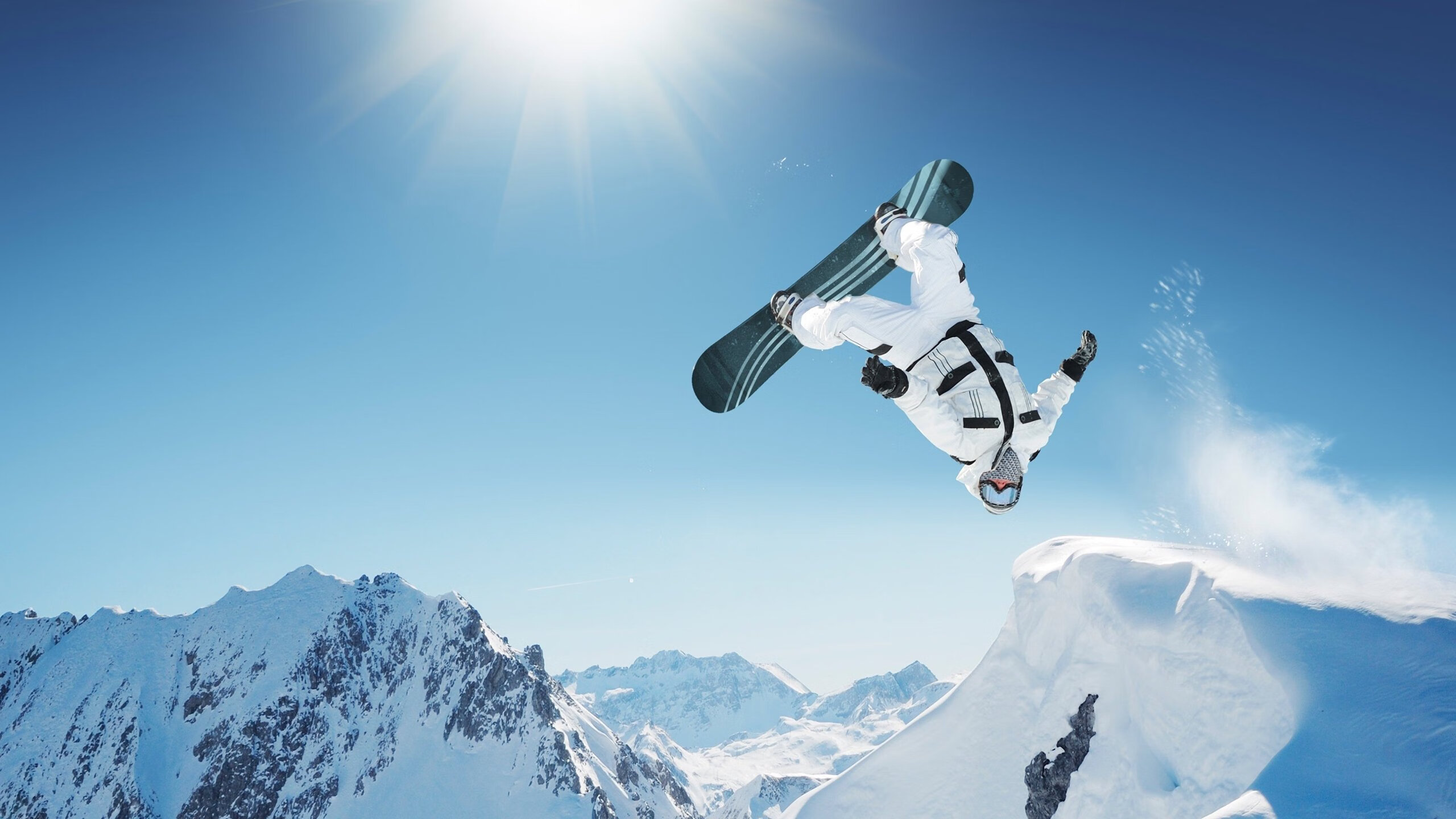 爱德华兹一夫当关主宰攻防，篮网火力全开狂胜浙江队