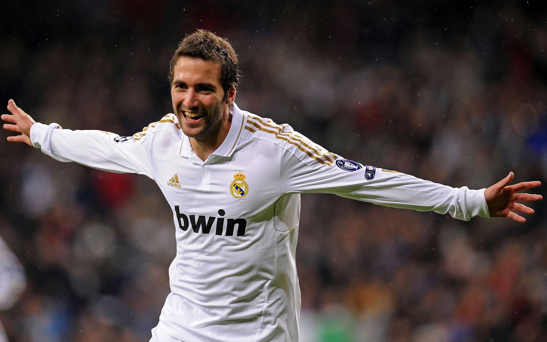 策略与勇气的胜利，索伯车队力克阿斯顿马丁，塞恩斯惊艳四座